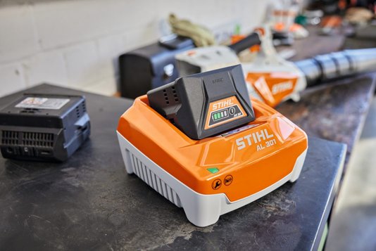 Carregador Rápido Al 301 Stihl Ea094305509