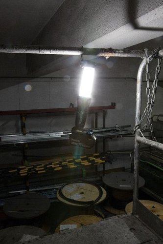 Lanterna Led À Bateria Makita Dml807