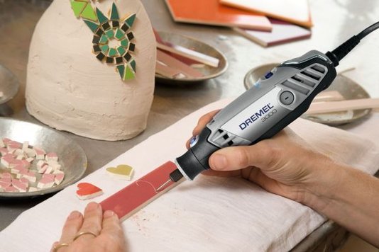 Micro Retífica Dremel 3000 c/ Maleta + Eixo Flexível + Guia de Corte + Kit c/ 30 Acessórios 127v Dremel
