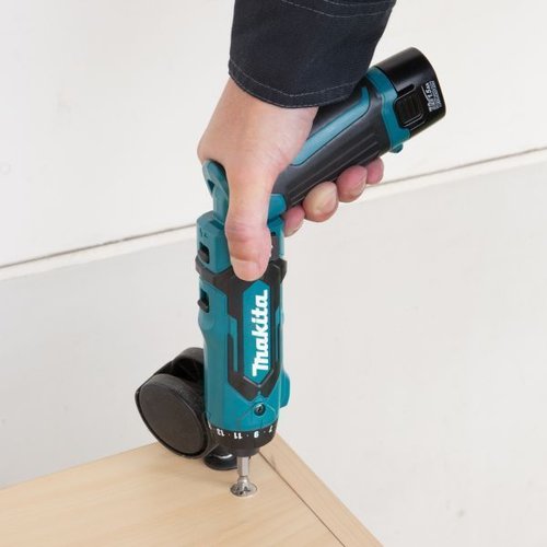 Parafusadeira Furadeira À Bateria 7,2V Bivolt Com Maleta Df012Dse Makita Df012Dse