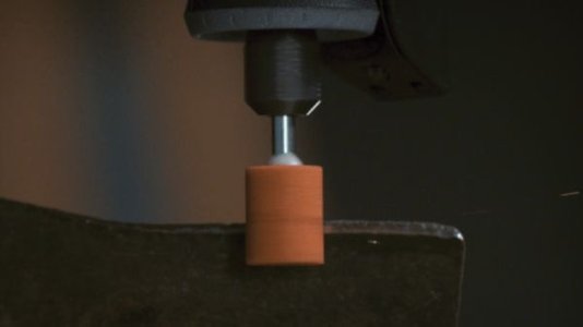 Pedra Para Esmerilhar Dremel 932 9,5Mm (3/8) Formato Quadrada Para Metal, Soldas, Rebites E Oxidação 2615000932
